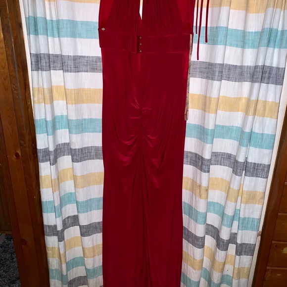 Red gown - Picture 5 of 6